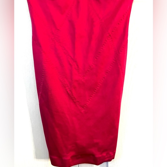 Victoria’s Secret Pink Power Figure Cupped Shaping Slip size 34D - Picture 4 of 15